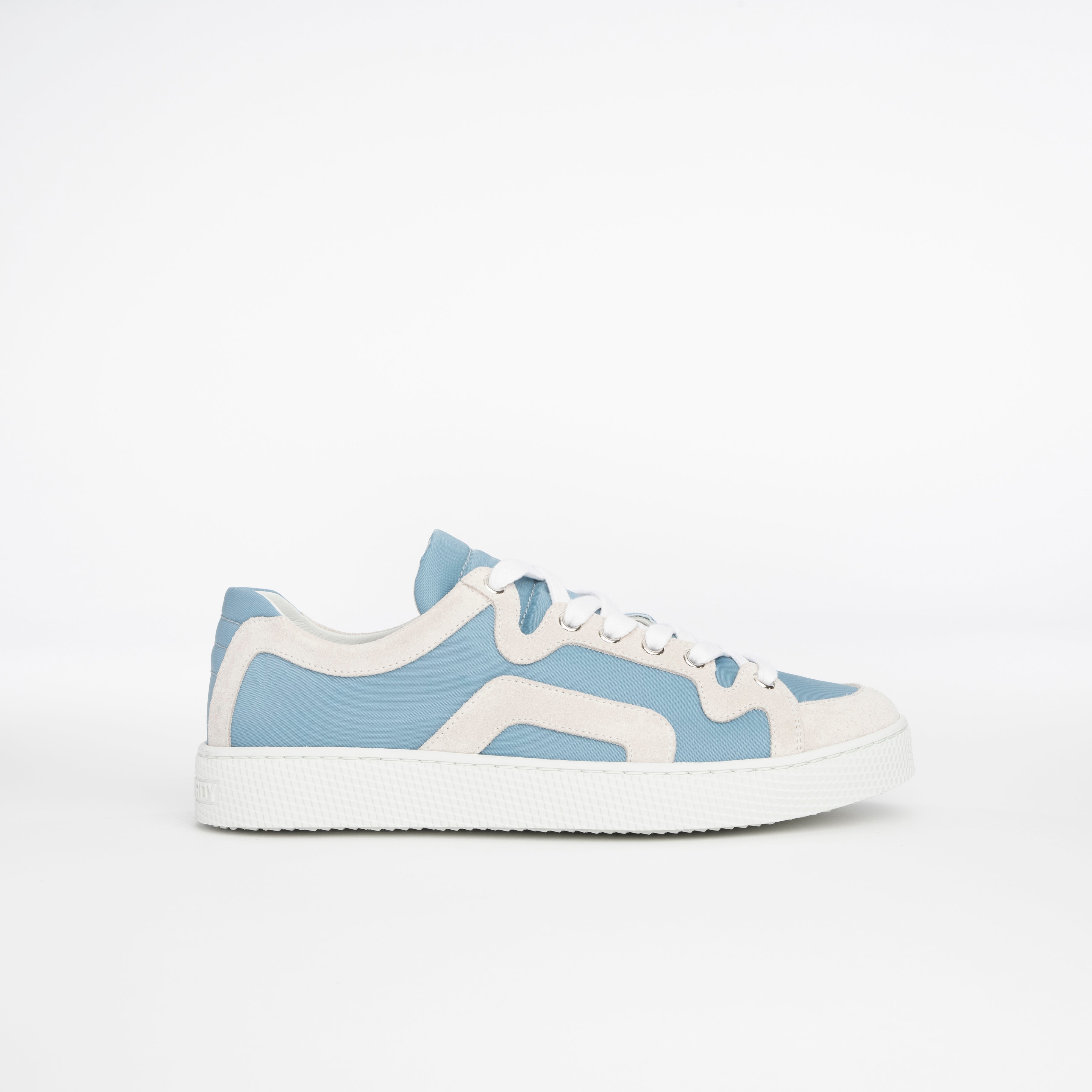files/AHS2-SUEDECALFNYLON_WHITELIGHTBLUE-01.jpg